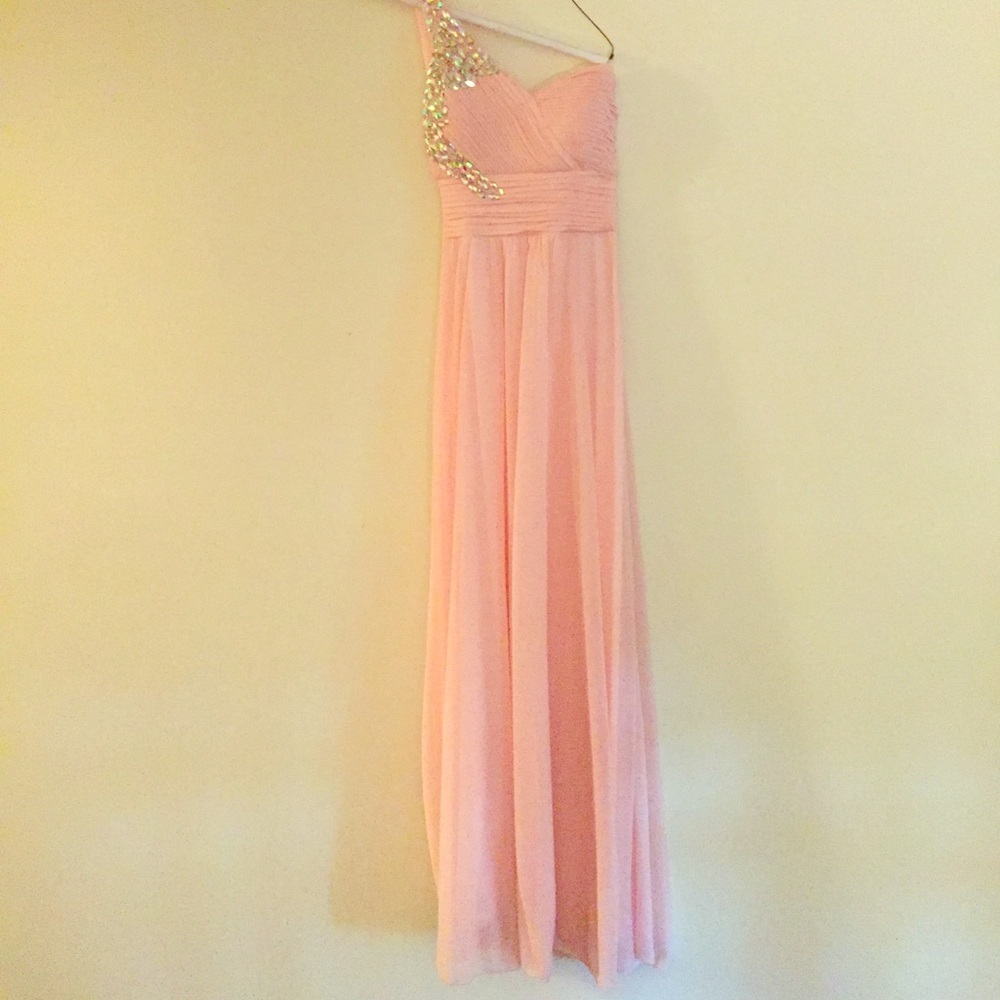 Here’s a prom, wedding &pageant appropriate dress